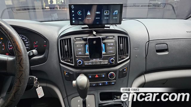 Hyundai Grand Starex 5-Seater VAN Smart 2017 — фото 14