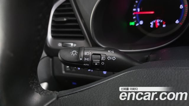 Hyundai Santa Fe (DM) Diesel(e-VGT) 2.0 2WD Premium 2015 — фото 17