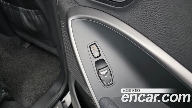 Hyundai Santa Fe (DM) Diesel(e-VGT) 2.0 2WD Premium 2013 — фото 19