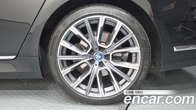 BMW 7 Series (G11) 745Le iPerformance M Sport 2022 — фото 21