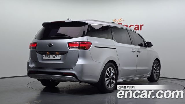 Kia Carnival 9-seater Luxury 2015 — фото 2