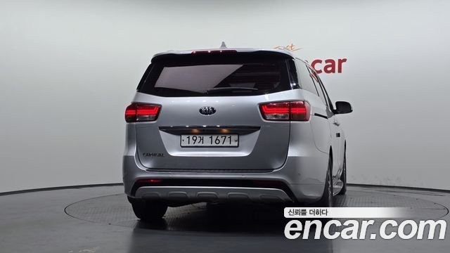 Kia Carnival 9-seater Luxury 2015 — фото 4