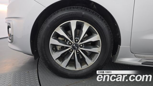Kia Carnival 9-seater Luxury 2015 — фото 5