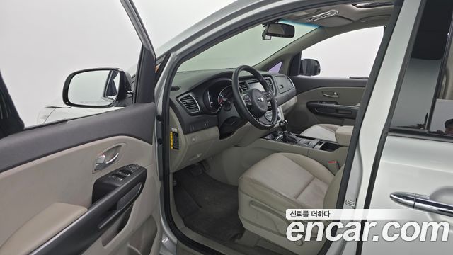 Kia Carnival 9-seater Luxury 2015 — фото 10