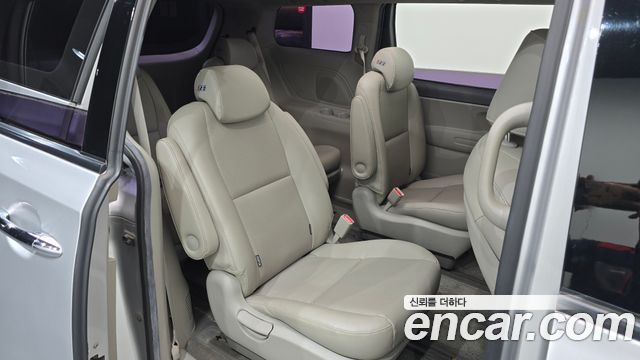 Kia Carnival 9-seater Luxury 2015 — фото 11