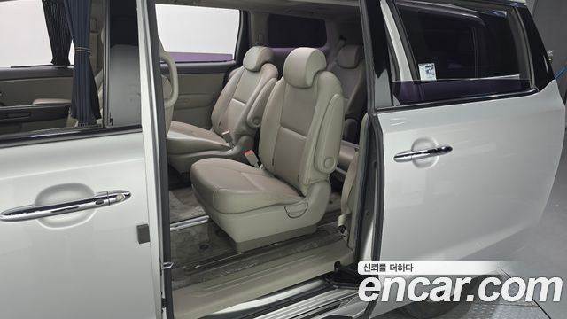 Kia Carnival 9-seater Luxury 2015 — фото 12