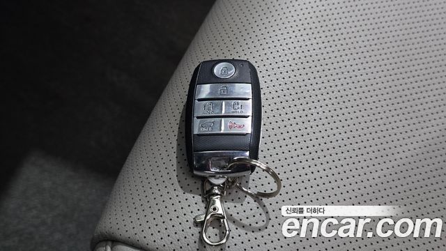Kia Carnival 9-seater Luxury 2015 — фото 17