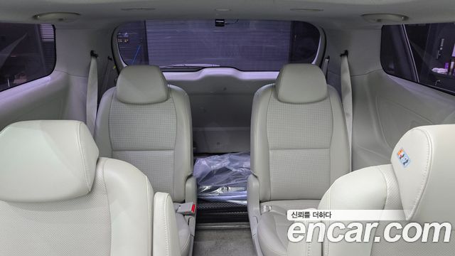Kia Carnival 9-seater Luxury 2015 — фото 18