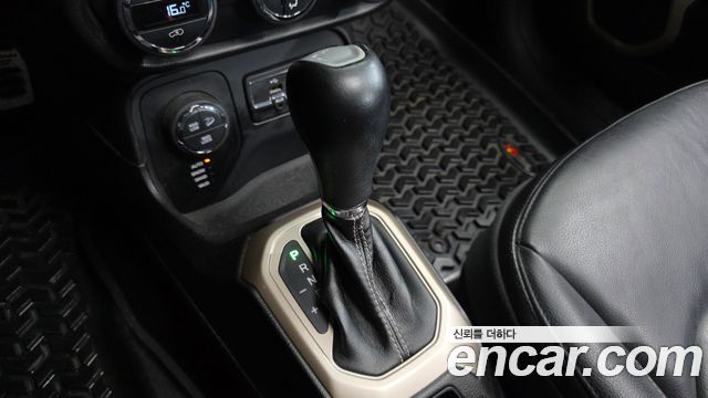 Jeep Renegade 2.0 Diesel Limited AWD 2015 — фото 9