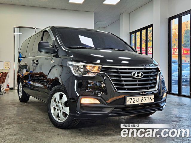 Hyundai Grand Starex Wagon 12-Seater Smart
