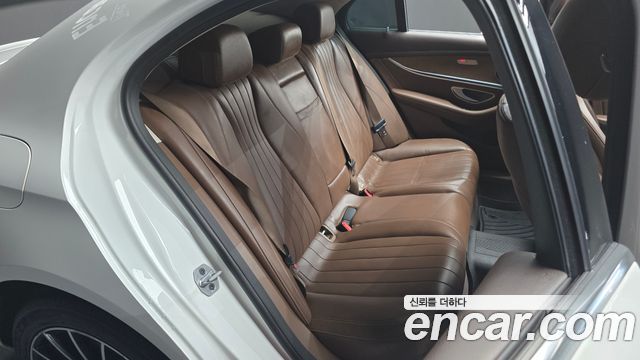 Mercedes-Benz E-Class (W213) E220d 4MATIC Exclusive 2019 — фото 11
