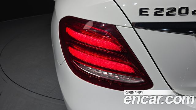 Mercedes-Benz E-Class (W213) E220d 4MATIC Exclusive 2019 — фото 23
