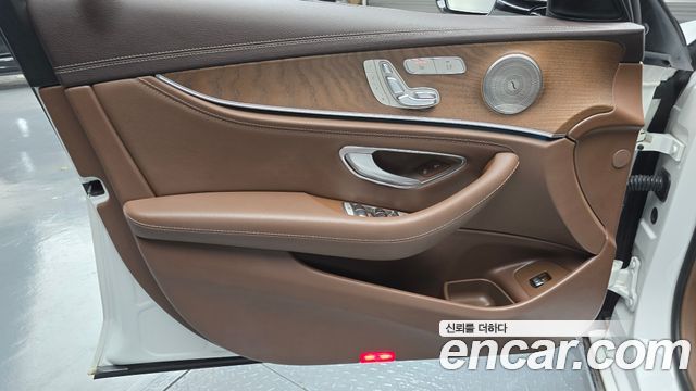Mercedes-Benz E-Class (W213) E220d 4MATIC Exclusive 2019 — фото 24