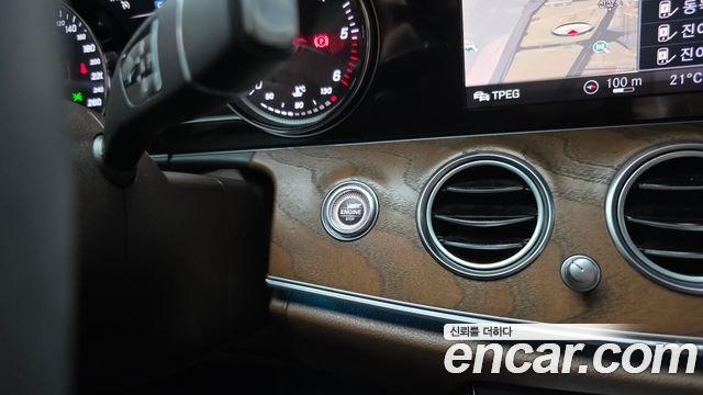 Mercedes-Benz E-Class (W213) E220d 4MATIC Exclusive 2019 — фото 28