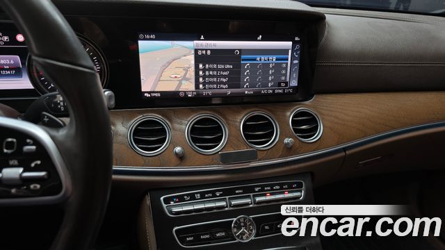 Mercedes-Benz E-Class (W213) E220d 4MATIC Exclusive 2019 — фото 31