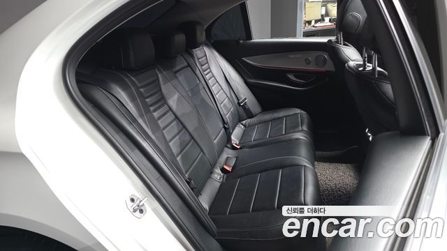 Mercedes-Benz E-Class (W213) E300 AMG Line 2018 — фото 12