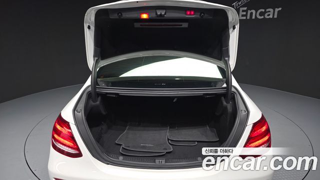 Mercedes-Benz E-Class (W213) E300 AMG Line 2018 — фото 20