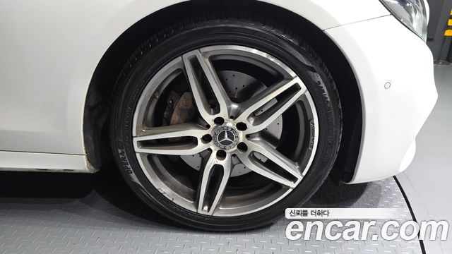 Mercedes-Benz E-Class (W213) E300 AMG Line 2018 — фото 21
