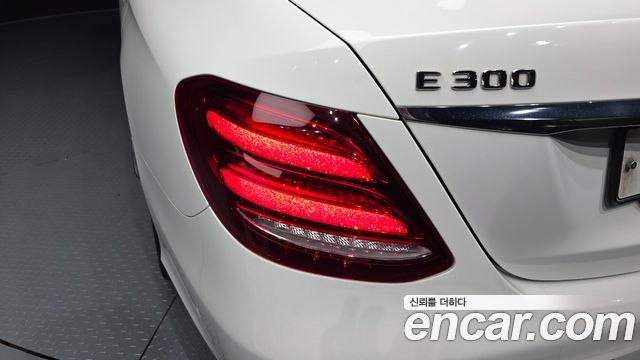 Mercedes-Benz E-Class (W213) E300 AMG Line 2018 — фото 23