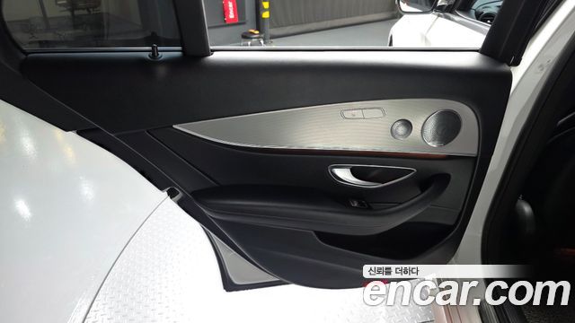 Mercedes-Benz E-Class (W213) E300 AMG Line 2018 — фото 25