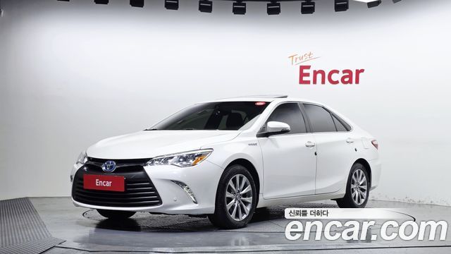 Toyota Camry Hybrid XLE