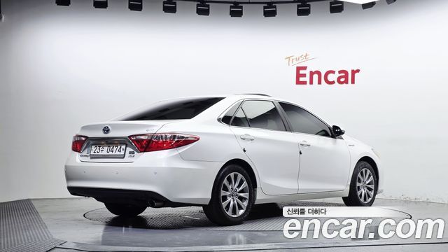 Toyota Camry Hybrid XLE 2017 — фото 2