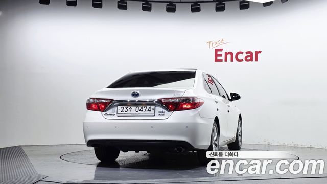 Toyota Camry Hybrid XLE 2017 — фото 4