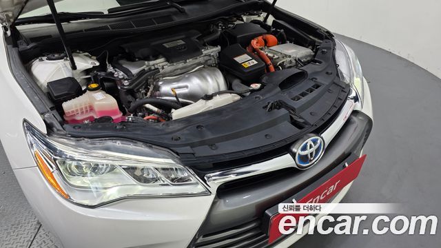 Toyota Camry Hybrid XLE 2017 — фото 6