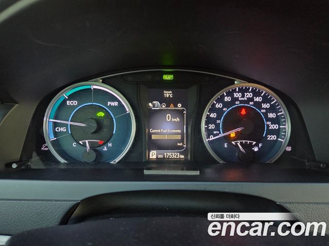 Toyota Camry Hybrid XLE 2017 — фото 8