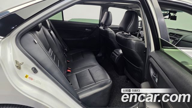 Toyota Camry Hybrid XLE 2017 — фото 15