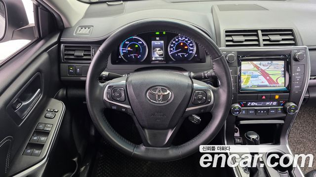 Toyota Camry Hybrid XLE 2017 — фото 17