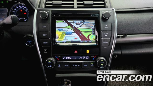 Toyota Camry Hybrid XLE 2017 — фото 18