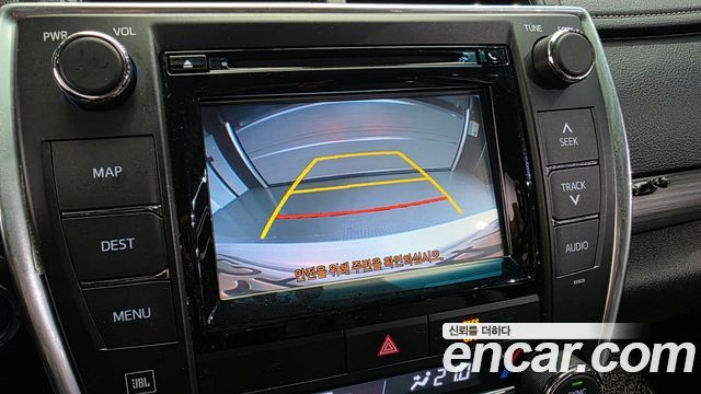 Toyota Camry Hybrid XLE 2017 — фото 19