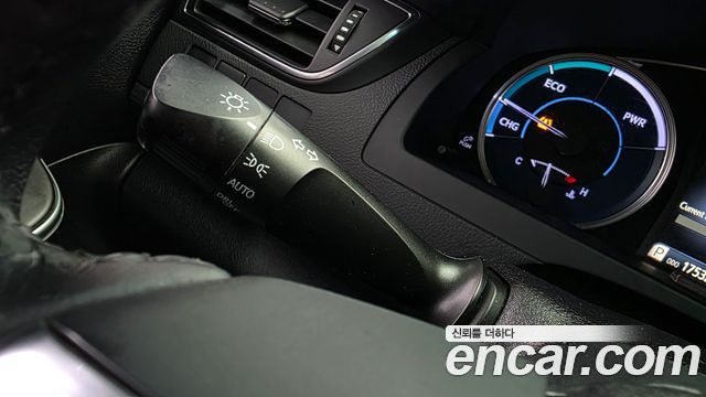 Toyota Camry Hybrid XLE 2017 — фото 20