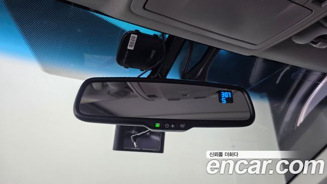 Toyota Camry Hybrid XLE 2017 — фото 21