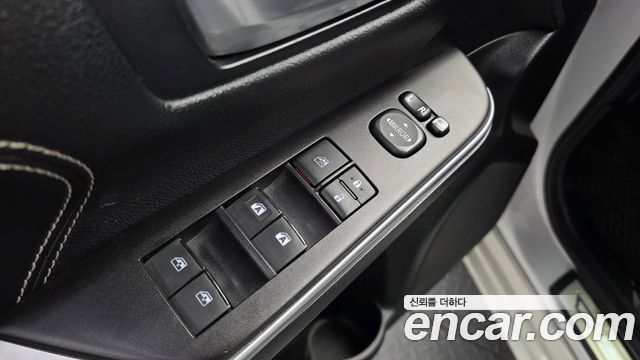 Toyota Camry Hybrid XLE 2017 — фото 22