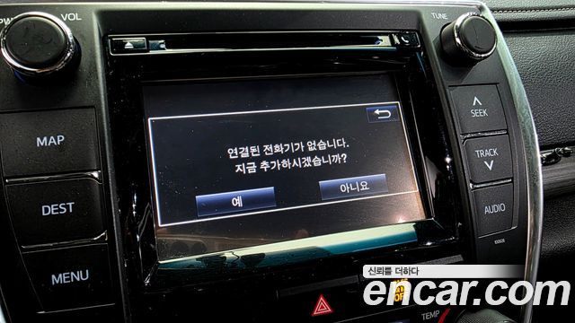 Toyota Camry Hybrid XLE 2017 — фото 23
