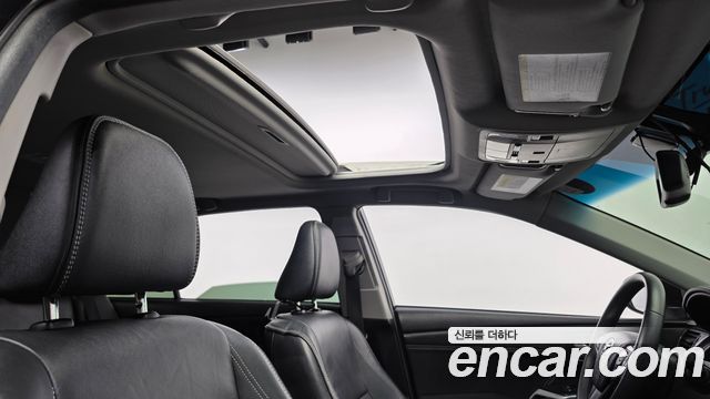 Toyota Camry Hybrid XLE 2017 — фото 24