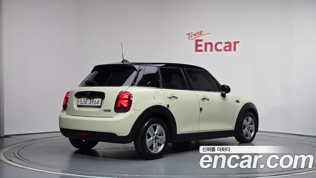 MINI Cooper 5Door Standard 3rd 2019 — фото 2