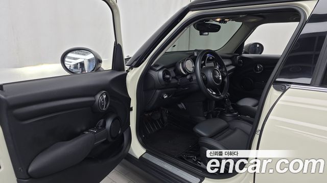 MINI Cooper 5Door Standard 3rd 2019 — фото 10