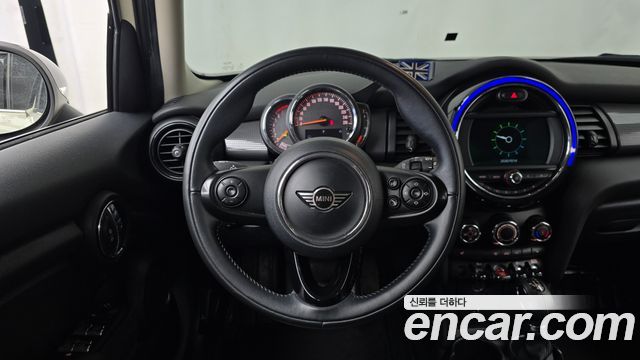 MINI Cooper 5Door Standard 3rd 2019 — фото 12