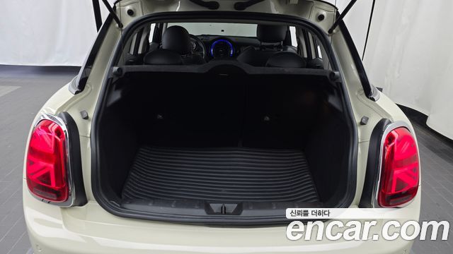MINI Cooper 5Door Standard 3rd 2019 — фото 15