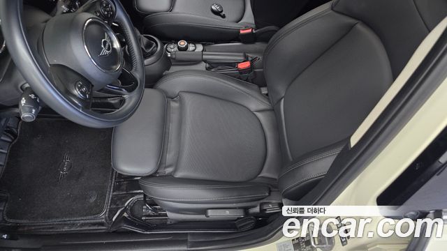 MINI Cooper 5Door Standard 3rd 2019 — фото 16