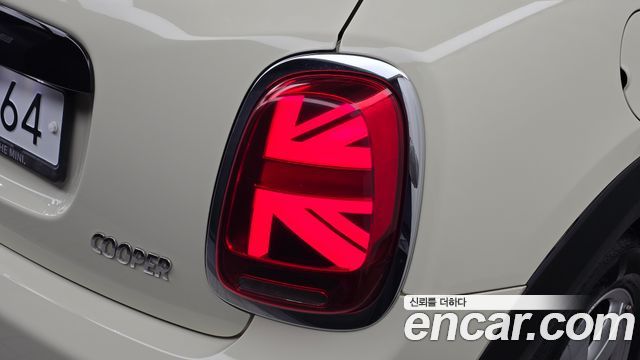 MINI Cooper 5Door Standard 3rd 2019 — фото 23