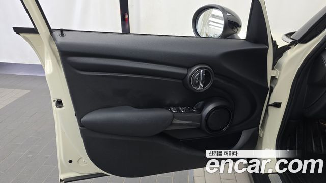 MINI Cooper 5Door Standard 3rd 2019 — фото 24