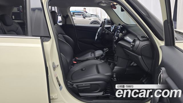 MINI Cooper 5Door Standard 3rd 2019 — фото 26