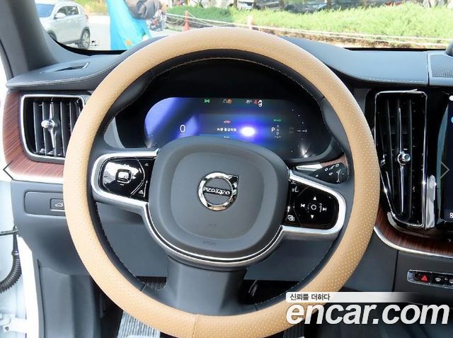 Volvo XC60 (II) T8 Ultra Bright 2025 — фото 8
