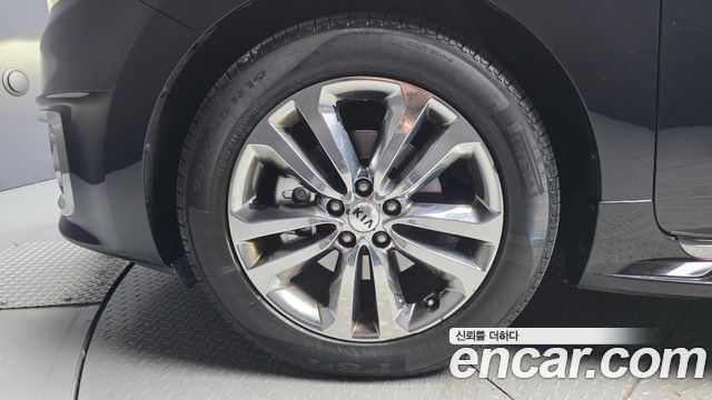 Kia Carnival 9-seater Noblesse 2017 — фото 5