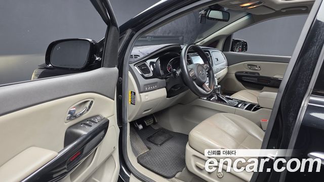 Kia Carnival 9-seater Noblesse 2017 — фото 10
