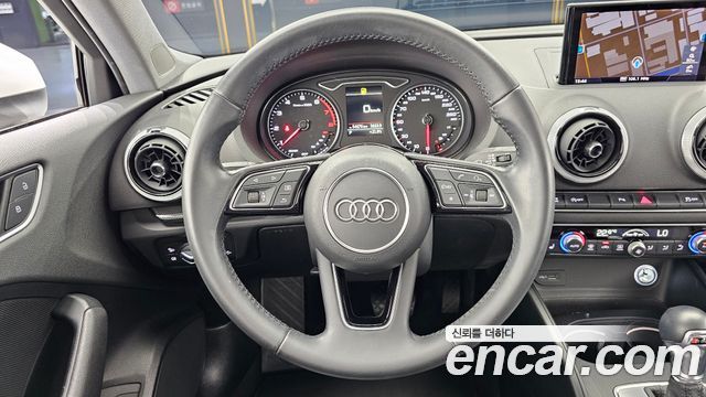 Audi A3 40 TFSI 8V 2018 — фото 13